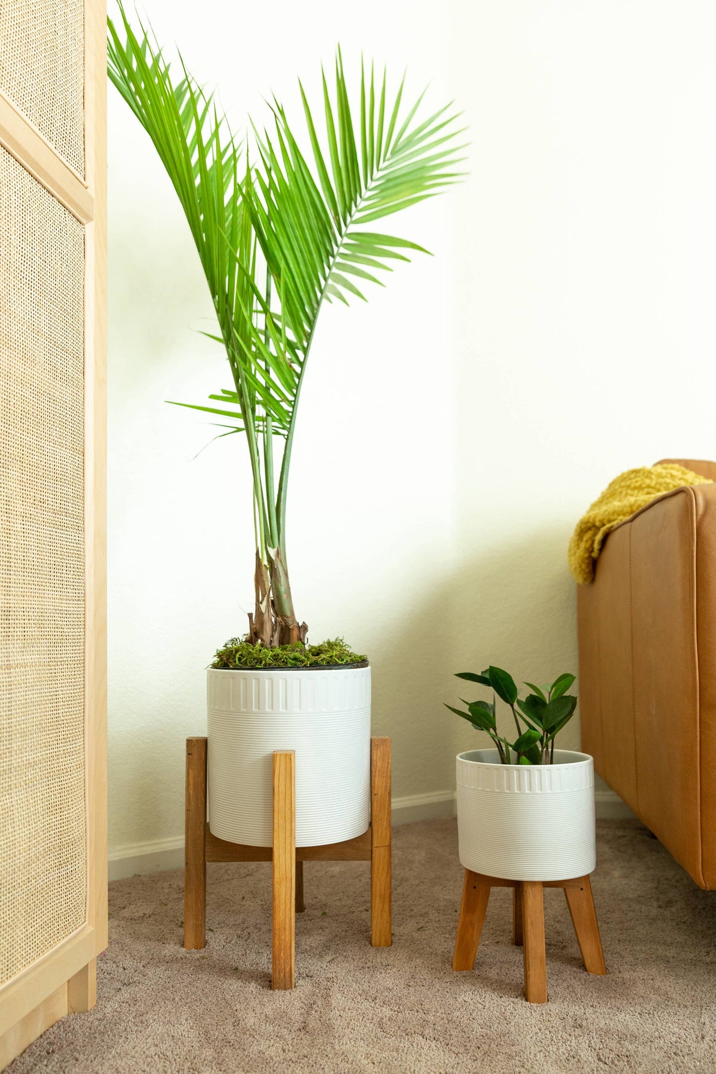 Dumpling Ceramic Planter On Stand: White LG